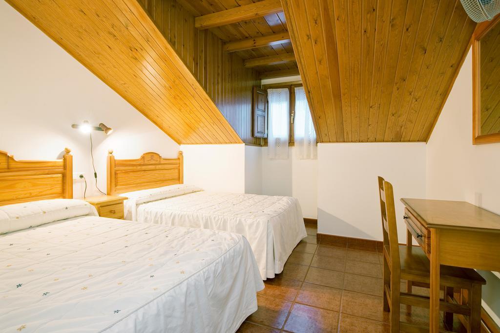 Hotel Castillo D'Acher Siresa Bagian luar foto